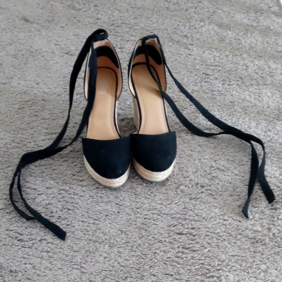 Black Tie-up Espadrilles - Picture 2 of 4